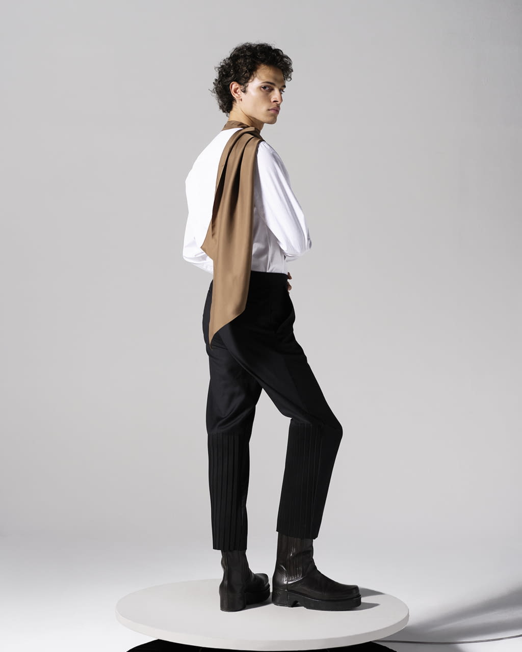 Fashion Week Paris Fall/Winter 2022 look 18 de la collection Steven Passaro menswear