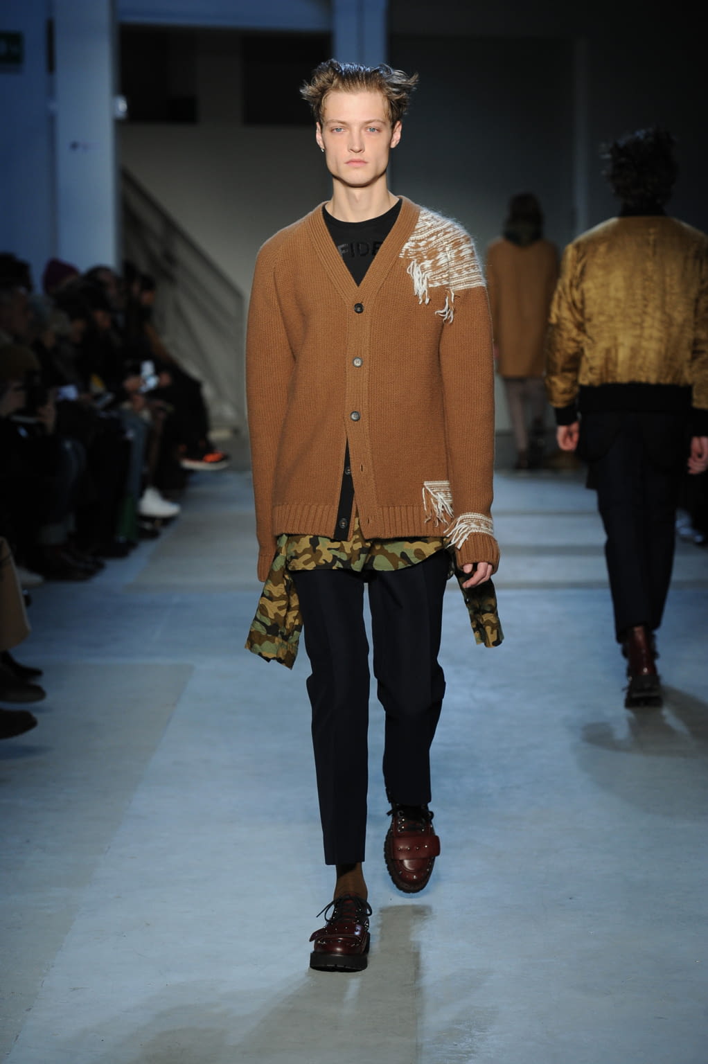 Fashion Week Milan Fall/Winter 2017 look 17 from the N°21 collection menswear