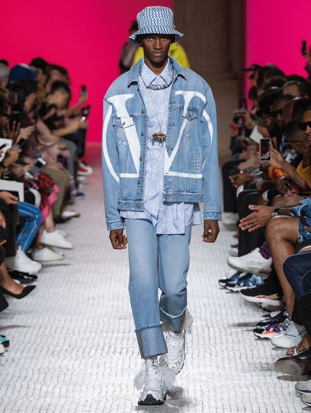 Fashion Week Paris Spring/Summer 2019 look 17 de la collection Valentino menswear