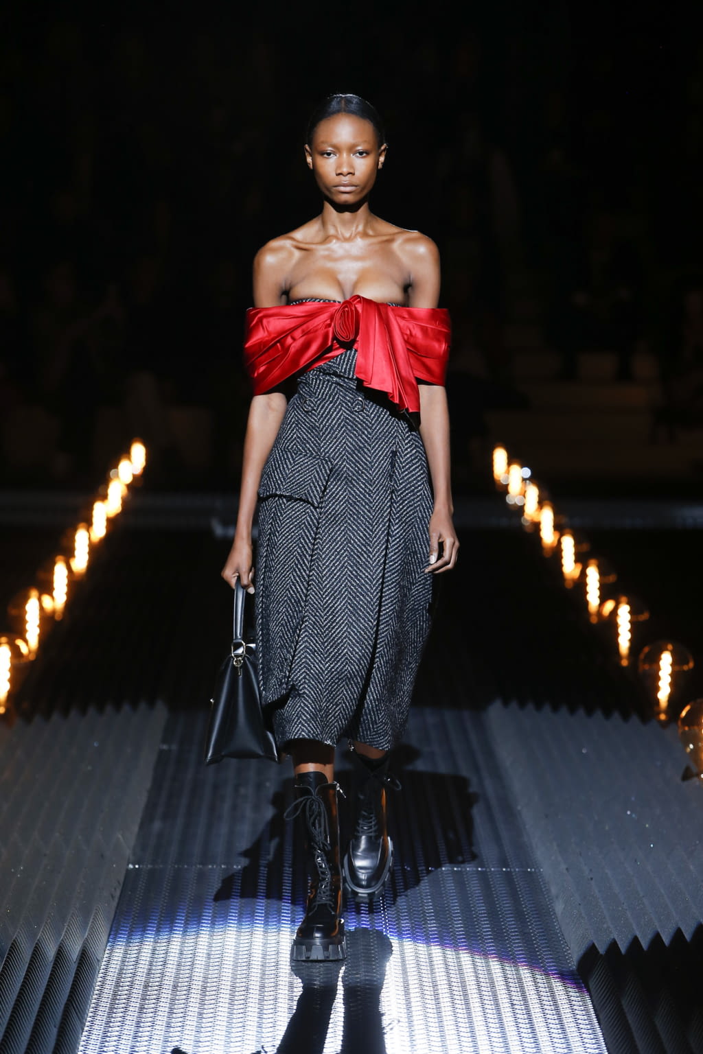 Fashion Week Milan Fall/Winter 2019 look 17 from the Prada collection 女装