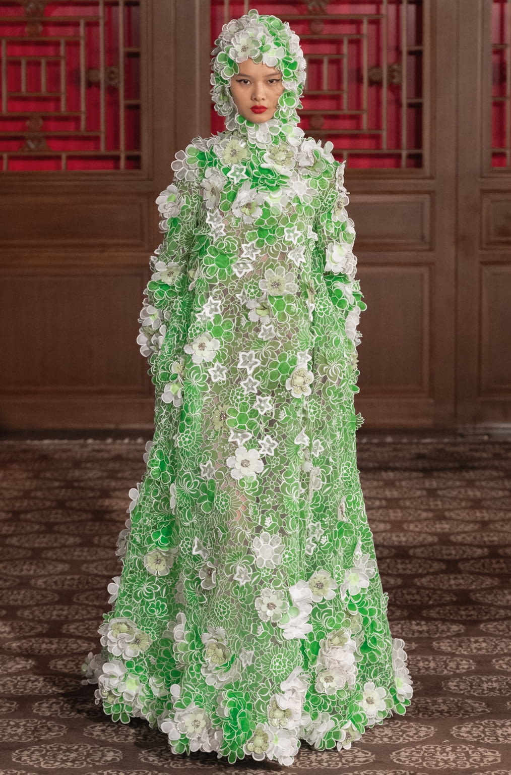 Fashion Week Paris Fall/Winter 2019 look 17 from the Valentino collection couture