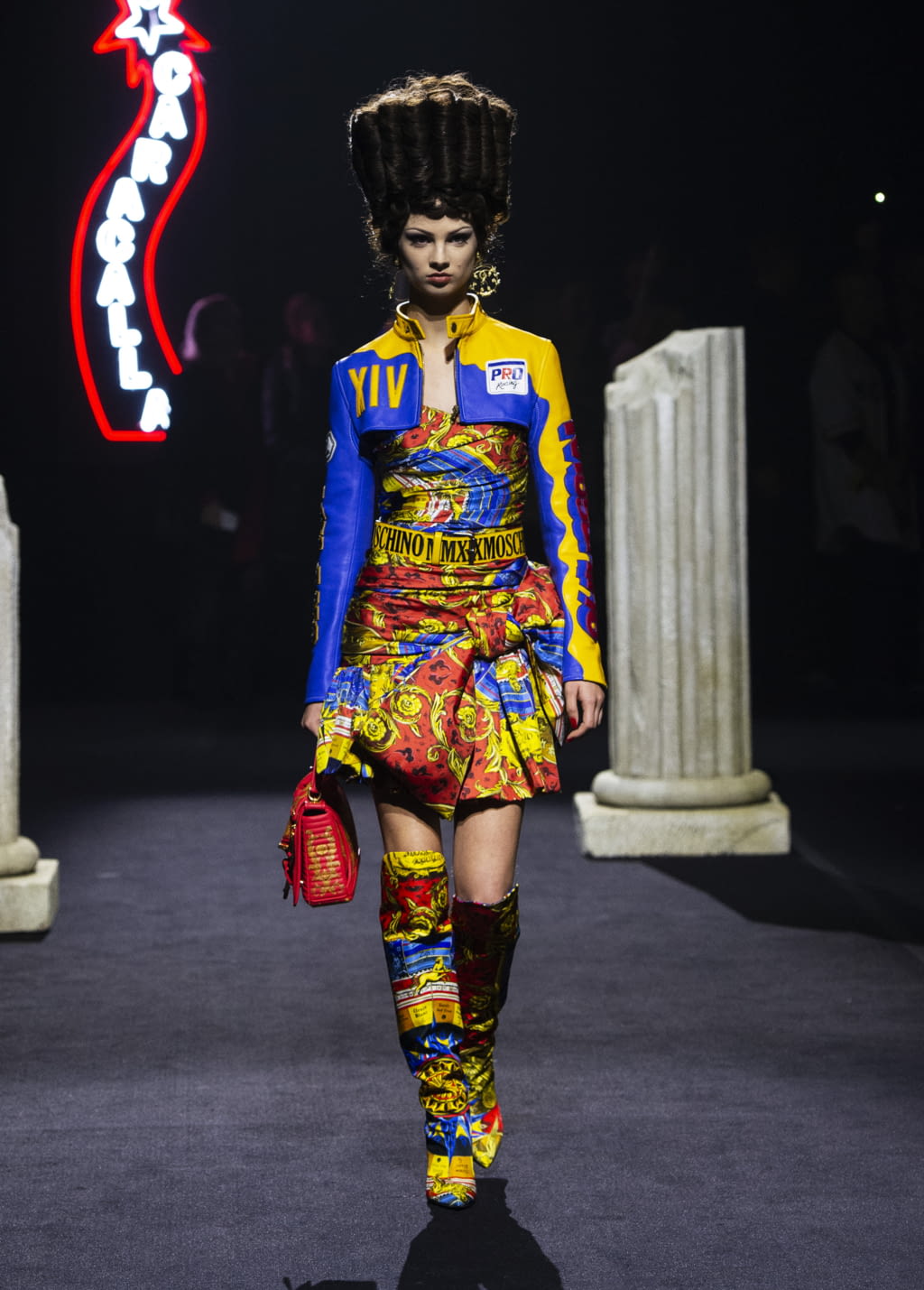 Fashion Week Milan Pre-Fall 2019 look 18 de la collection Moschino womenswear