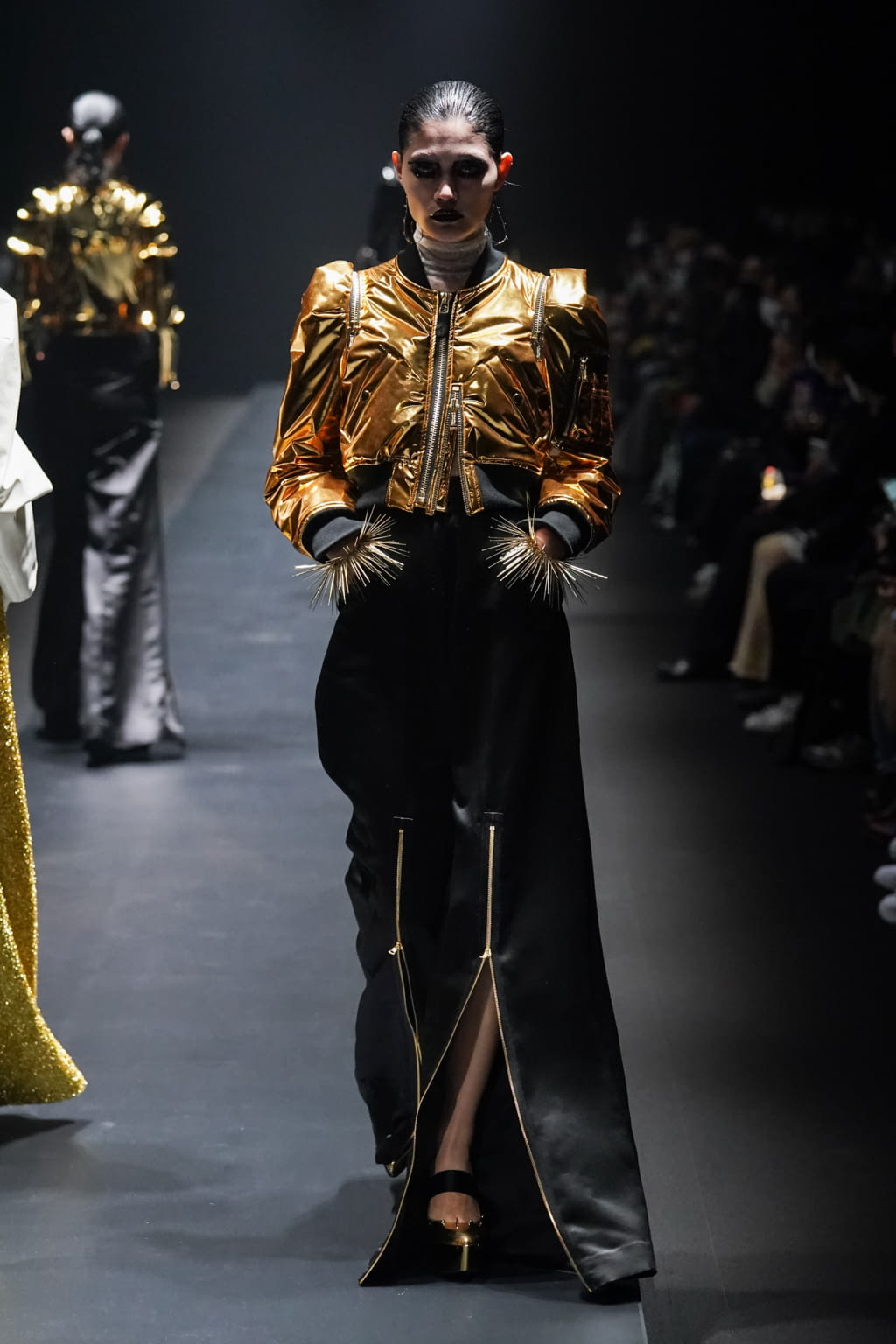 Fashion Week Paris Fall/Winter 2022 look 18 de la collection Undercover womenswear
