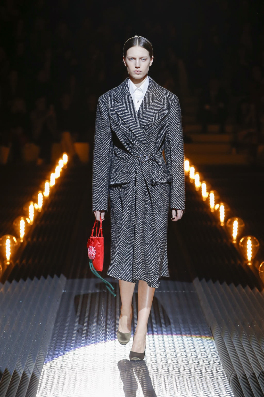 Fashion Week Milan Fall/Winter 2019 look 18 from the Prada collection 女装