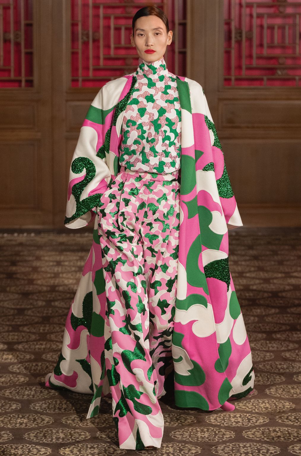 Fashion Week Paris Fall/Winter 2019 look 18 from the Valentino collection couture