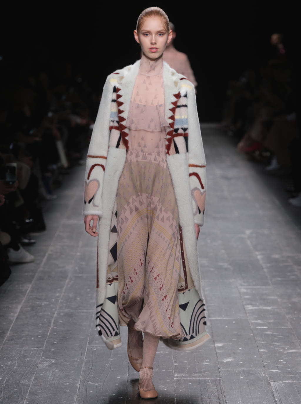 Fashion Week Paris Fall/Winter 2016 look 18 from the Valentino collection 女装