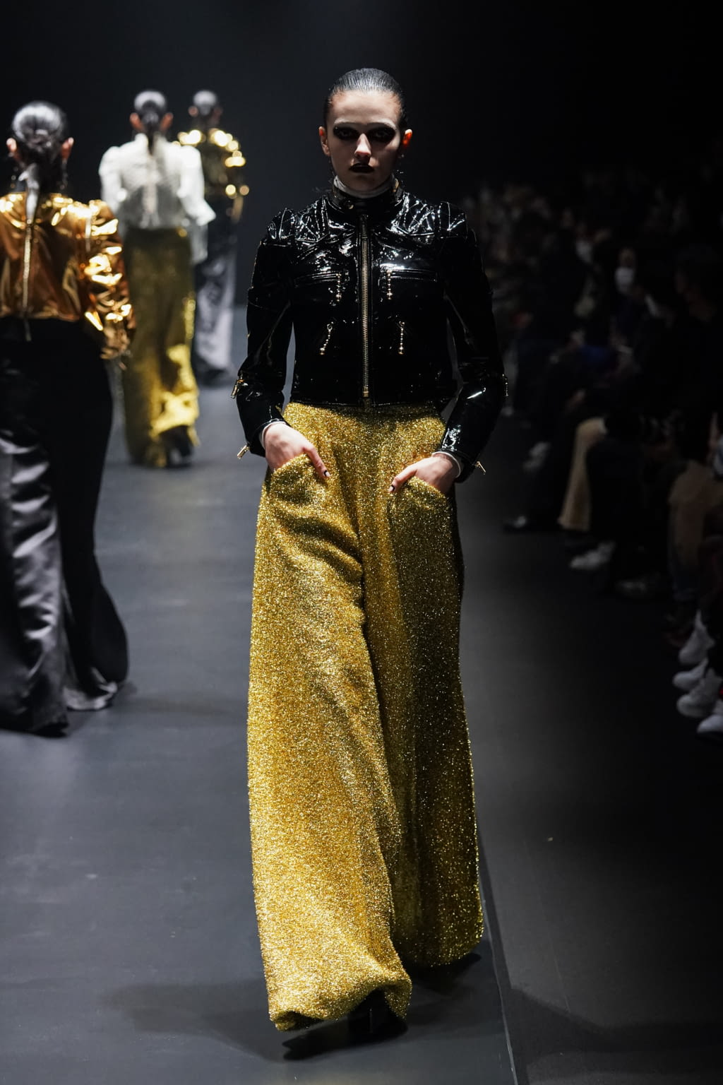 Fashion Week Paris Fall/Winter 2022 look 19 de la collection Undercover womenswear