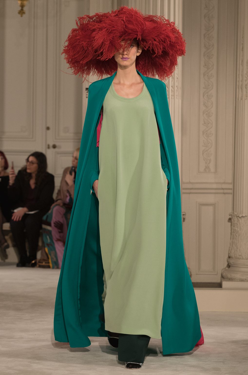 Fashion Week Paris Spring/Summer 2018 look 19 from the Valentino collection 高级定制