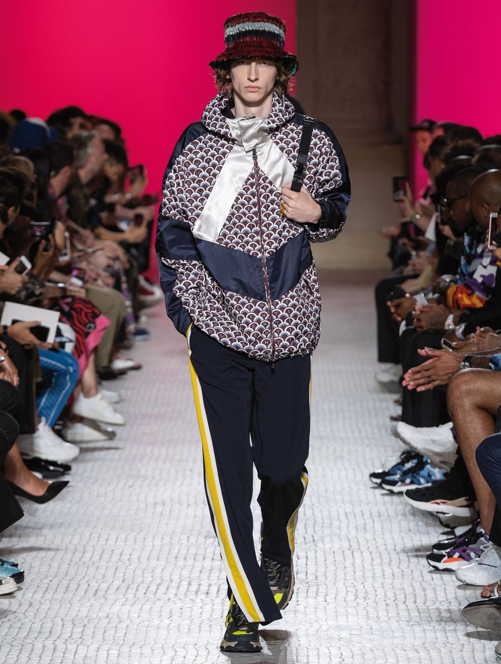 Fashion Week Paris Spring/Summer 2019 look 19 from the Valentino collection menswear