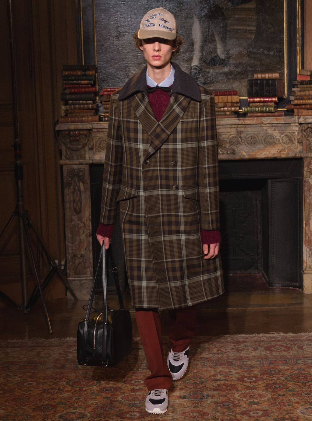 Fashion Week Paris Fall/Winter 2017 look 19 from the Valentino collection 男装