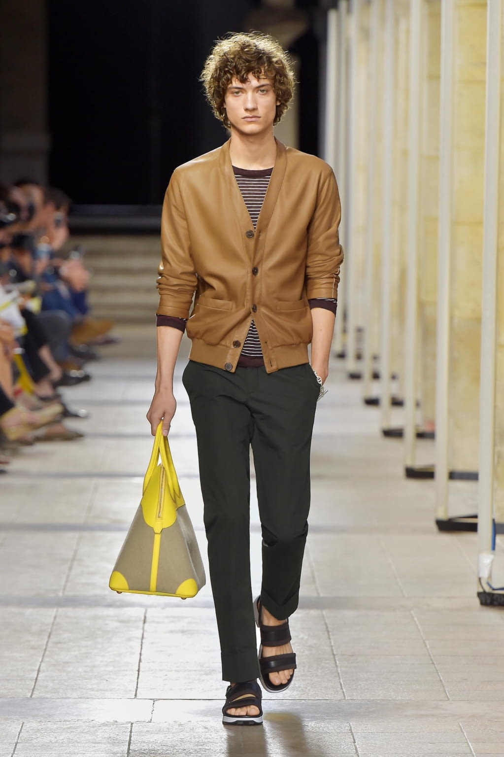 Fashion Week Paris Spring/Summer 2017 look 1 from the Hermès collection menswear