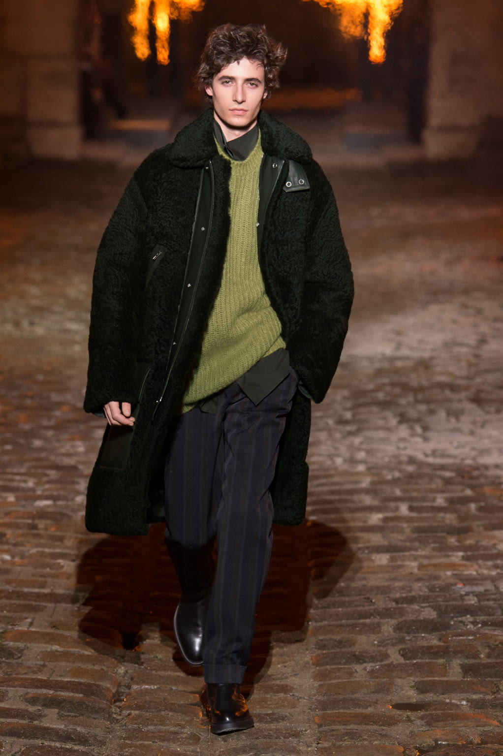 Fashion Week Paris Fall/Winter 2018 look 1 from the Hermès collection menswear
