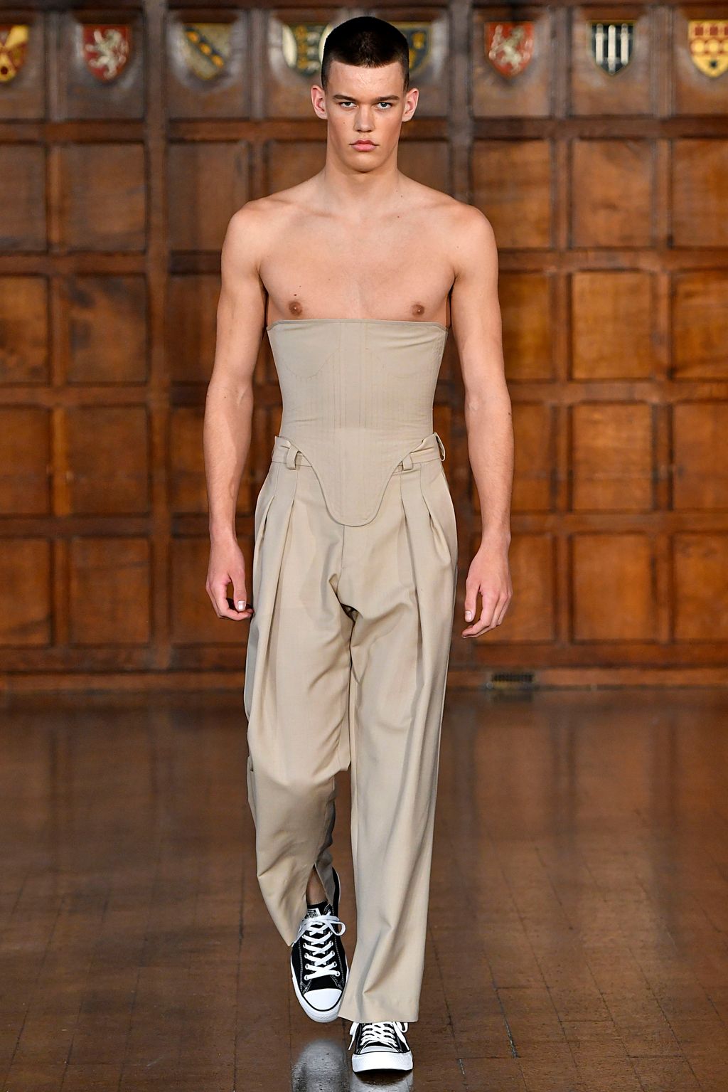 Fashion Week London Spring/Summer 2018 look 2 from the EDWARD CRUTCHLEY collection menswear