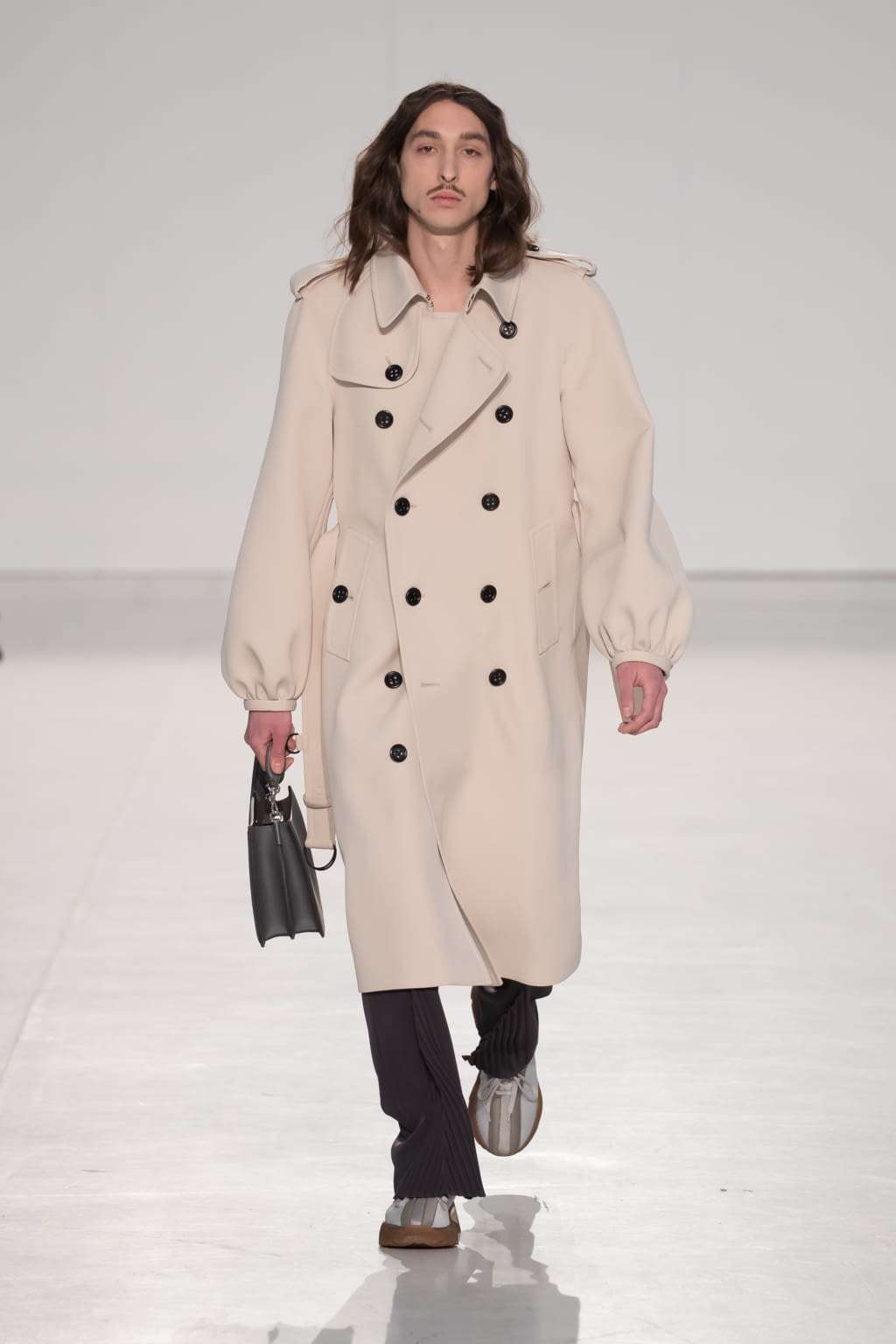 Fashion Week Milan Fall/Winter 2020 look 2 de la collection Marco de Vincenzo menswear
