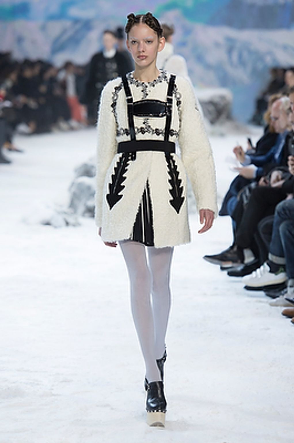 Fashion Week Paris Fall/Winter 2016 look 2 from the Moncler Gamme Rouge collection womenswear