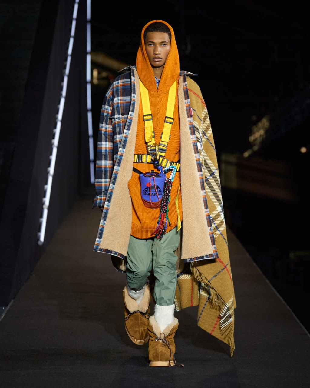 Fashion Week Milan Fall/Winter 2022 look 2 from the Dsquared2 collection menswear
