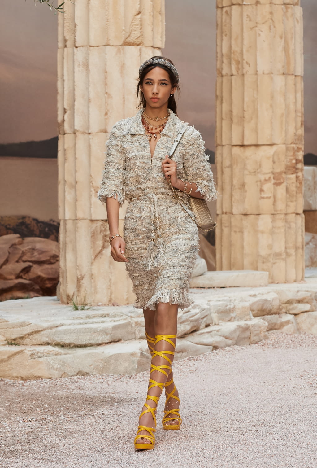 Fashion Week Paris Resort 2018 look 2 from the Chanel collection womenswear
