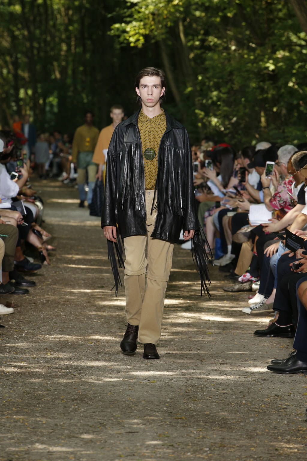 Fashion Week Paris Spring/Summer 2018 look 2 from the Balenciaga collection 男装