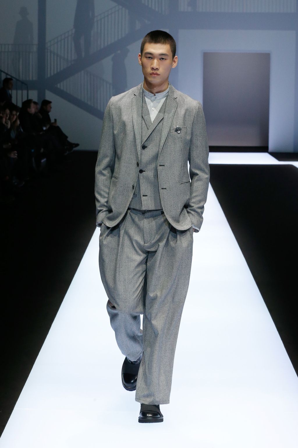 Fashion Week Milan Fall/Winter 2017 look 2 from the Emporio Armani collection menswear