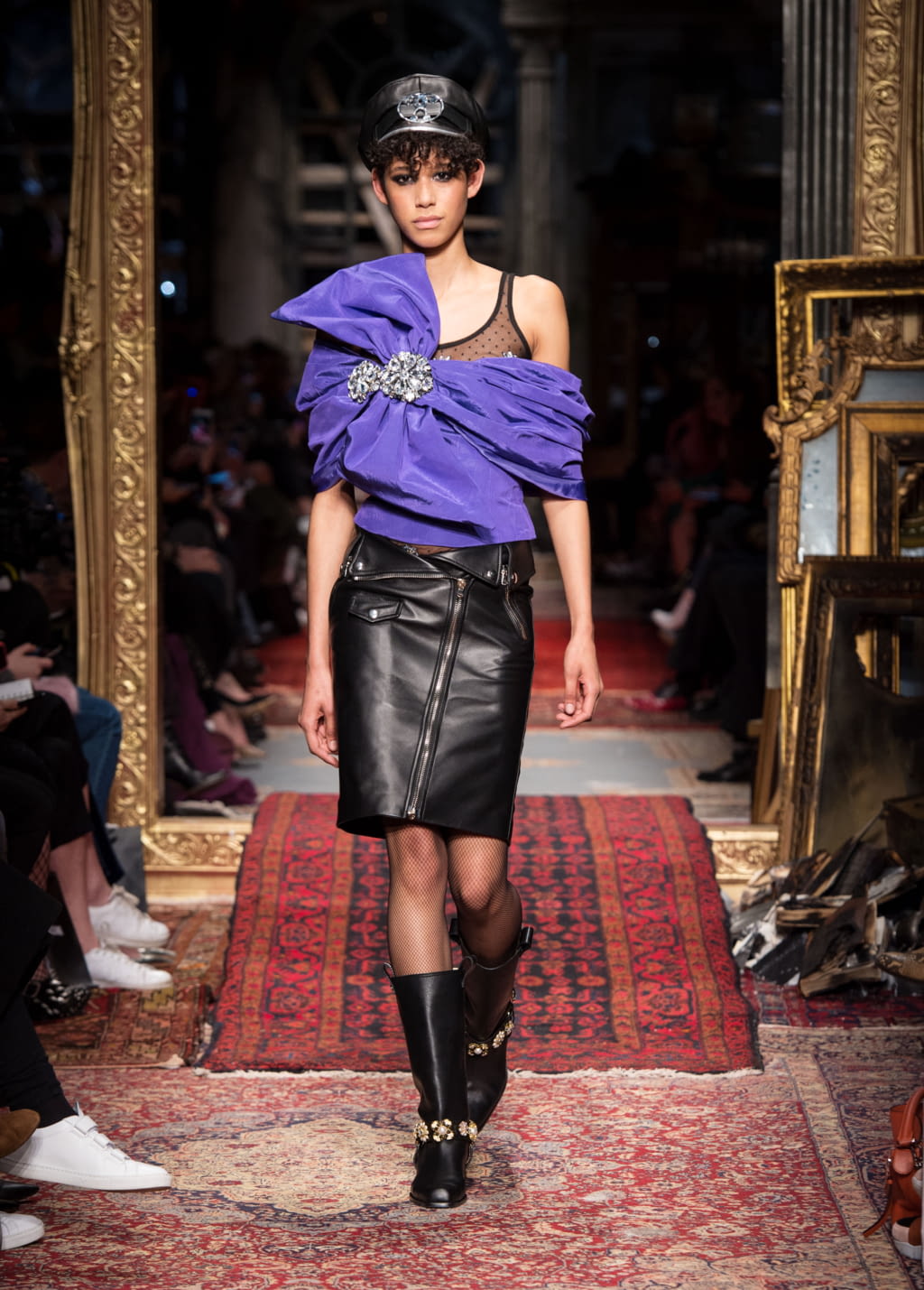 Fashion Week Milan Fall/Winter 2016 look 2 de la collection Moschino womenswear