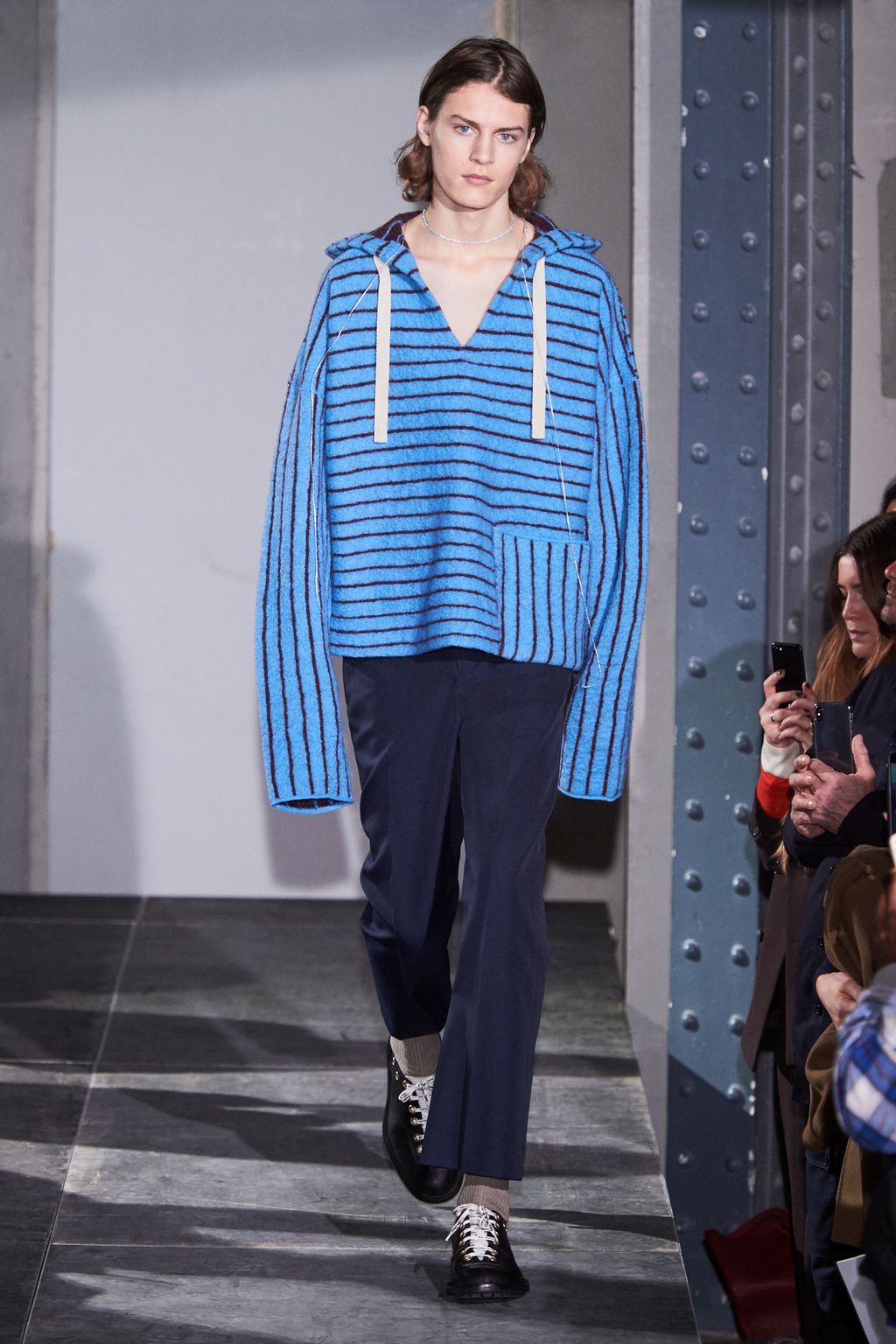 Fashion Week Paris Fall/Winter 2018 look 2 from the Acne Studios collection menswear