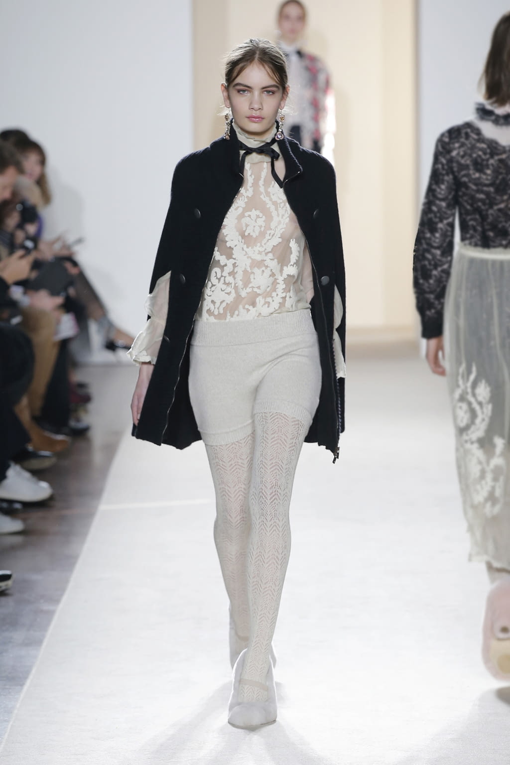 Fashion Week Milan Fall/Winter 2016 look 2 de la collection Blugirl womenswear