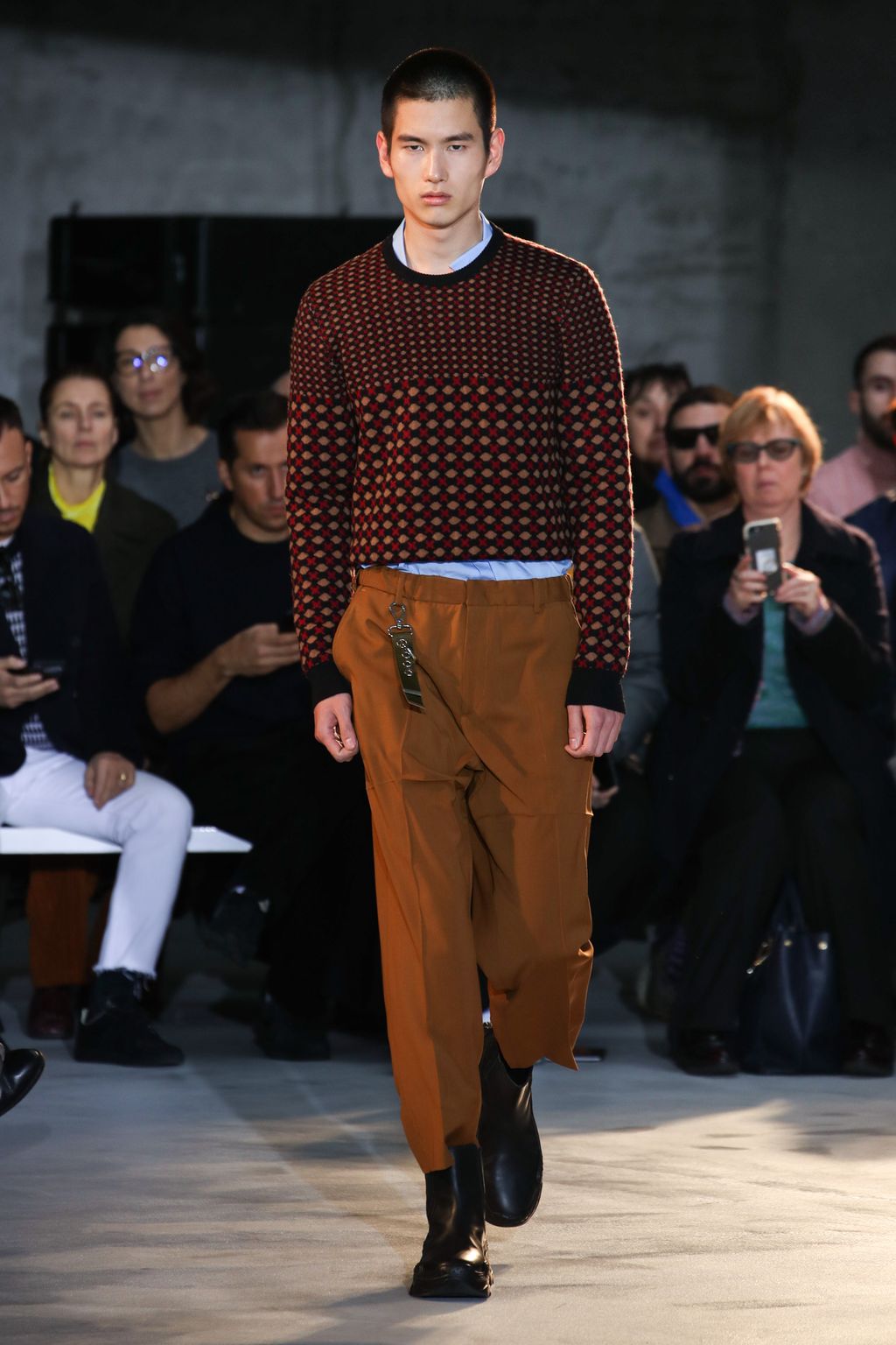 Fashion Week Milan Fall/Winter 2018 look 2 from the N°21 collection 男装