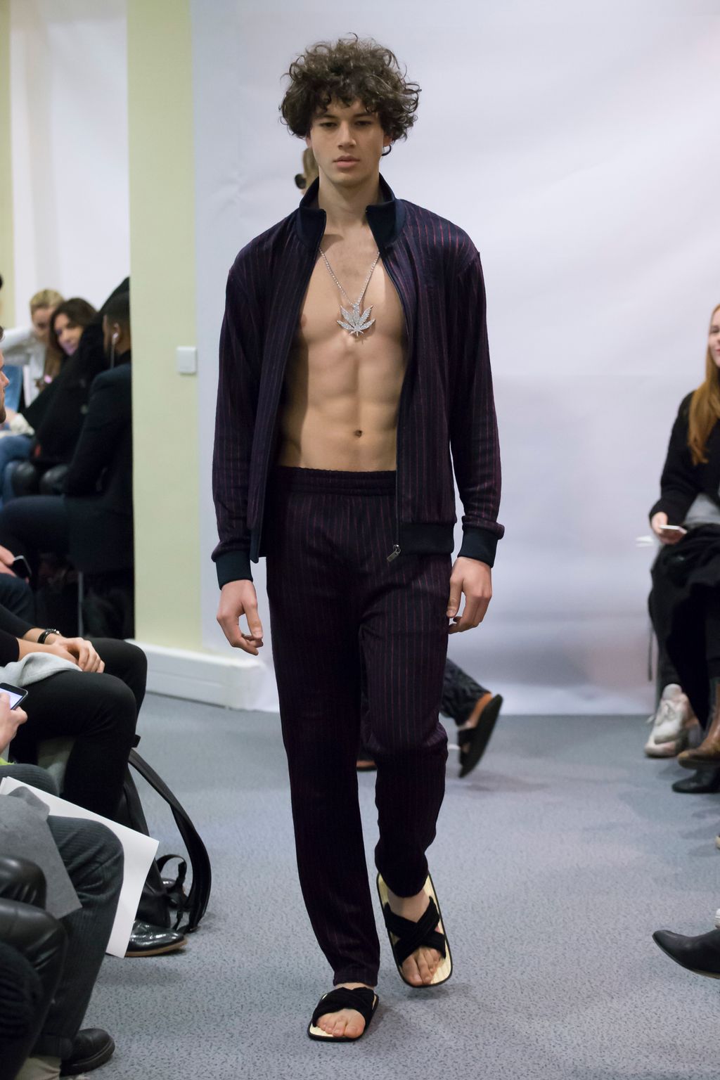 Fashion Week Paris Fall/Winter 2017 look 2 from the Lucien Pellat-Finet collection menswear