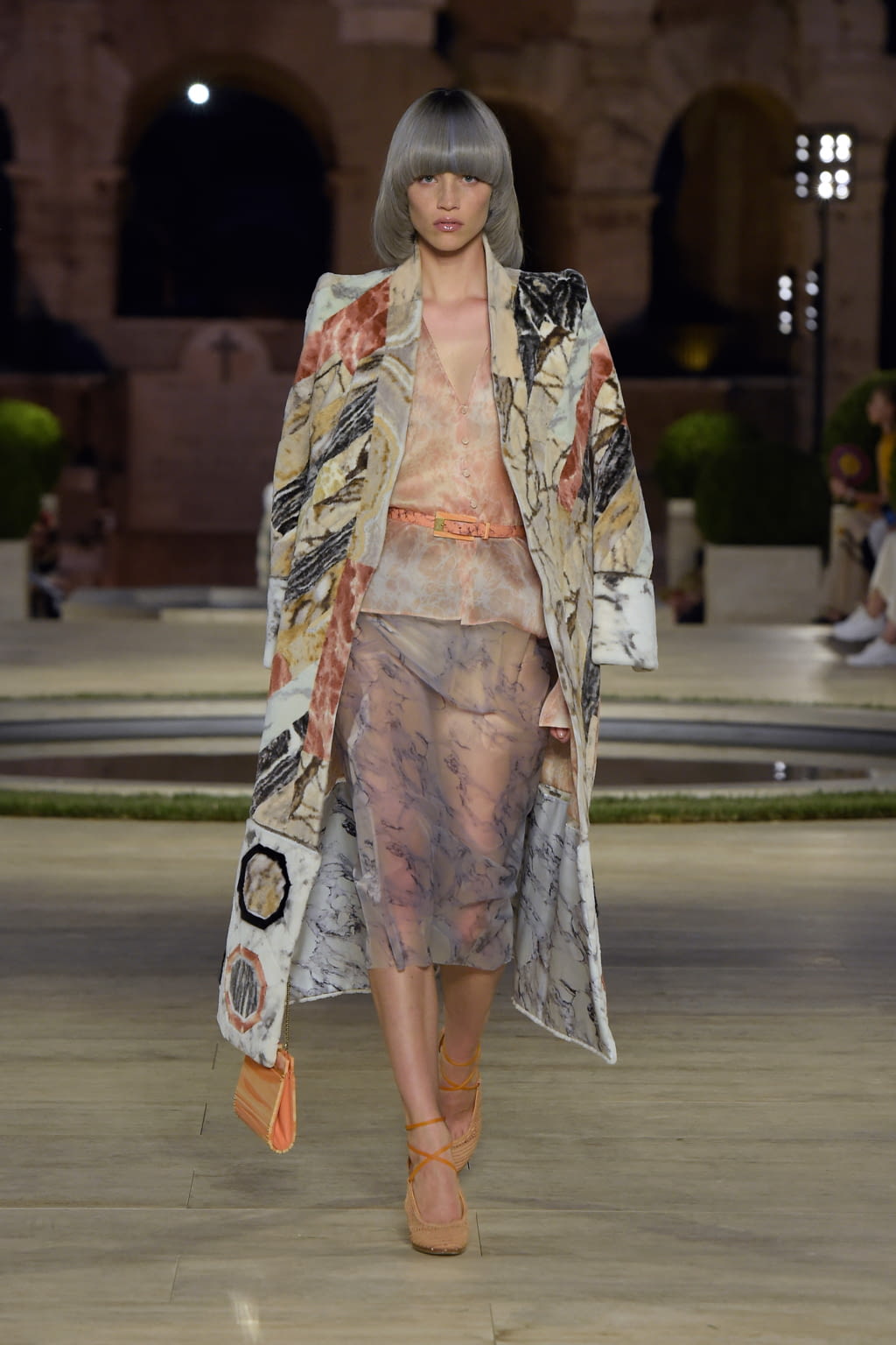 Fashion Week Milan Fall/Winter 2019 look 2 from the Fendi collection 高级定制