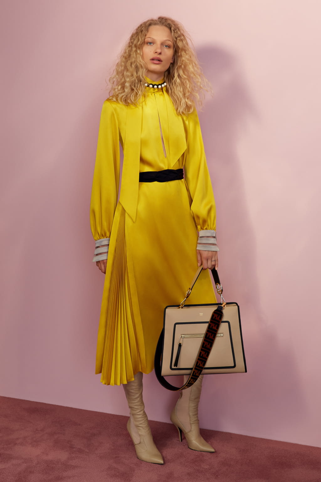 Fashion Week Milan Resort 2018 look 2 from the Fendi collection 女装