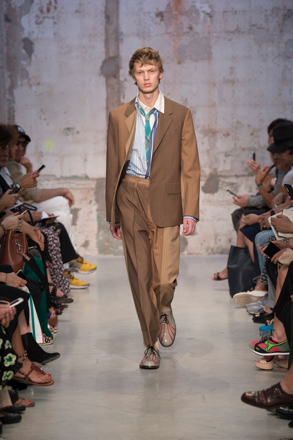 Fashion Week Milan Spring/Summer 2018 look 2 from the Marni collection 男装