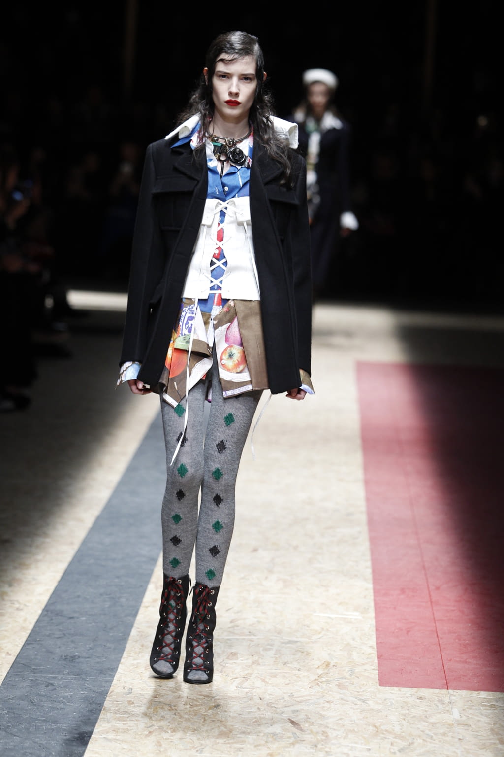 Fashion Week Milan Fall/Winter 2016 look 2 from the Prada collection 女装