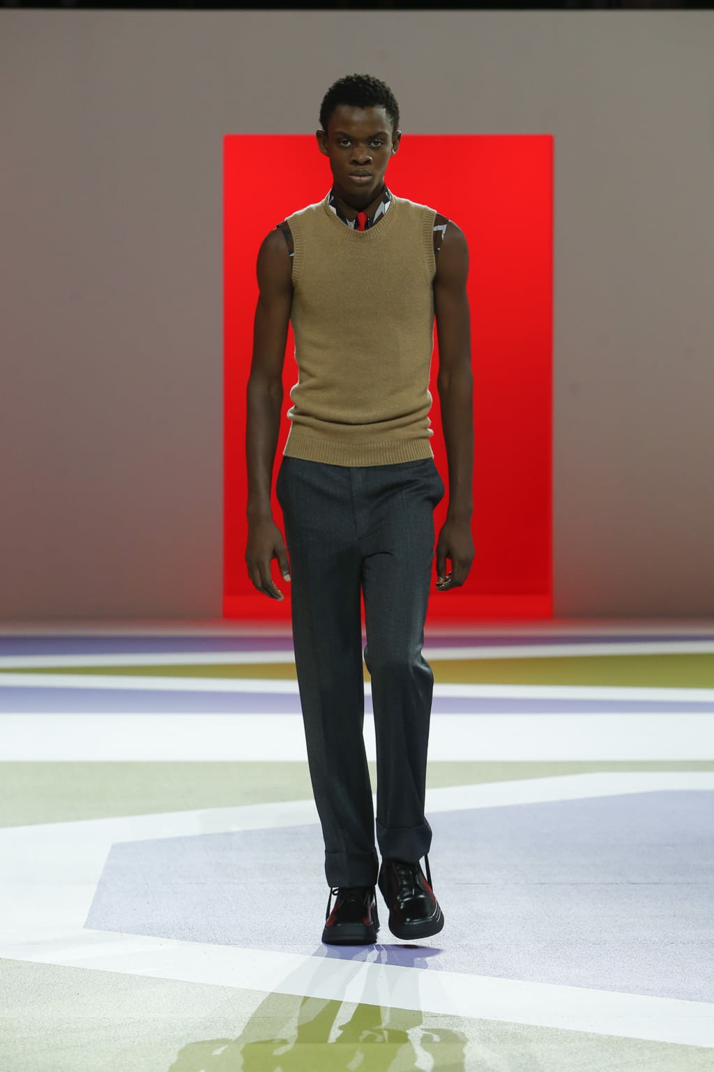 Fashion Week Milan Fall/Winter 2020 look 2 from the Prada collection 男装