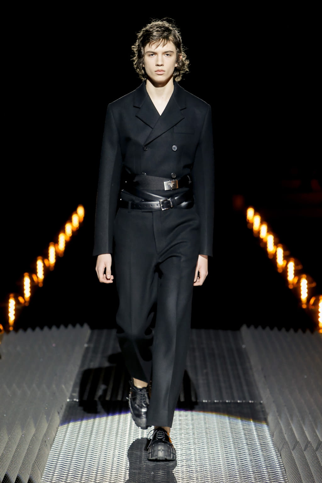 Fashion Week Milan Fall/Winter 2019 look 2 from the Prada collection 男装