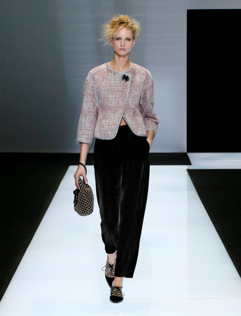 Fashion Week Milan Fall/Winter 2016 look 2 from the Giorgio Armani collection womenswear