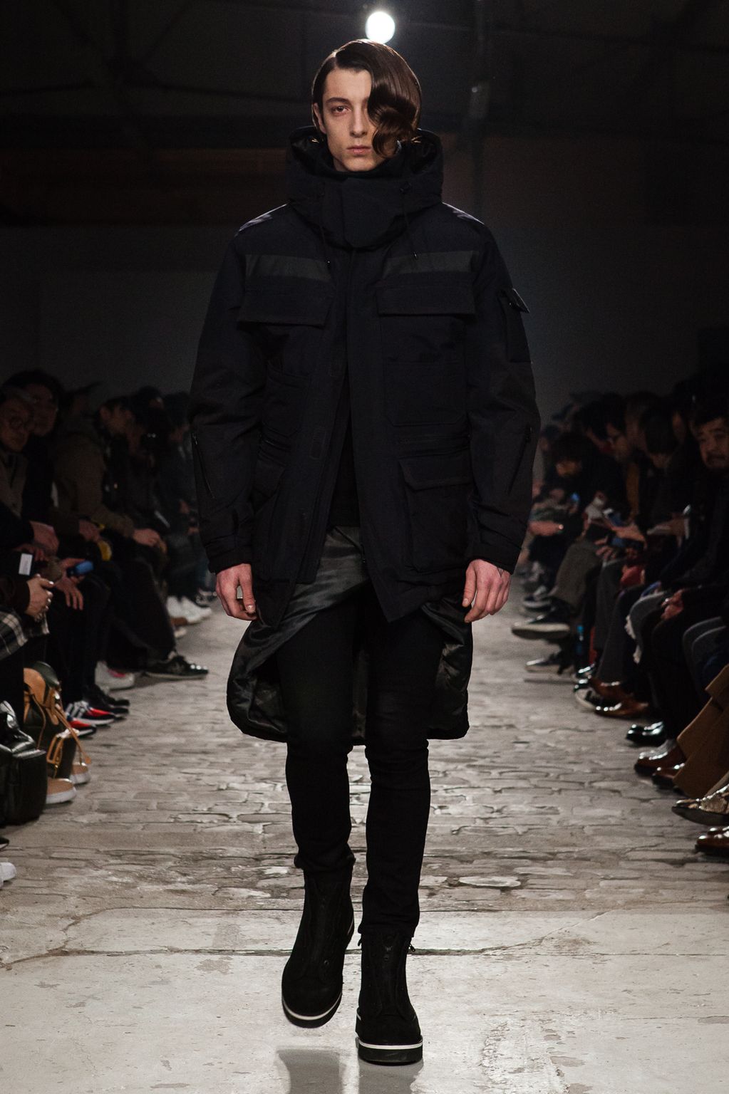 Fashion Week Paris Fall/Winter 2017 look 2 from the White Mountaineering collection menswear
