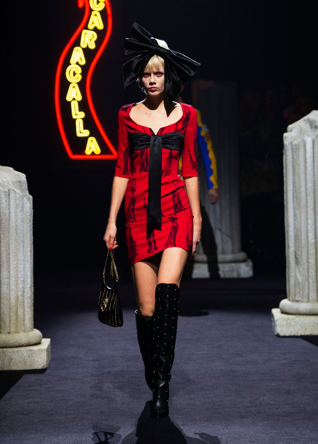 Fashion Week Milan Pre-Fall 2019 look 20 from the Moschino collection 女装