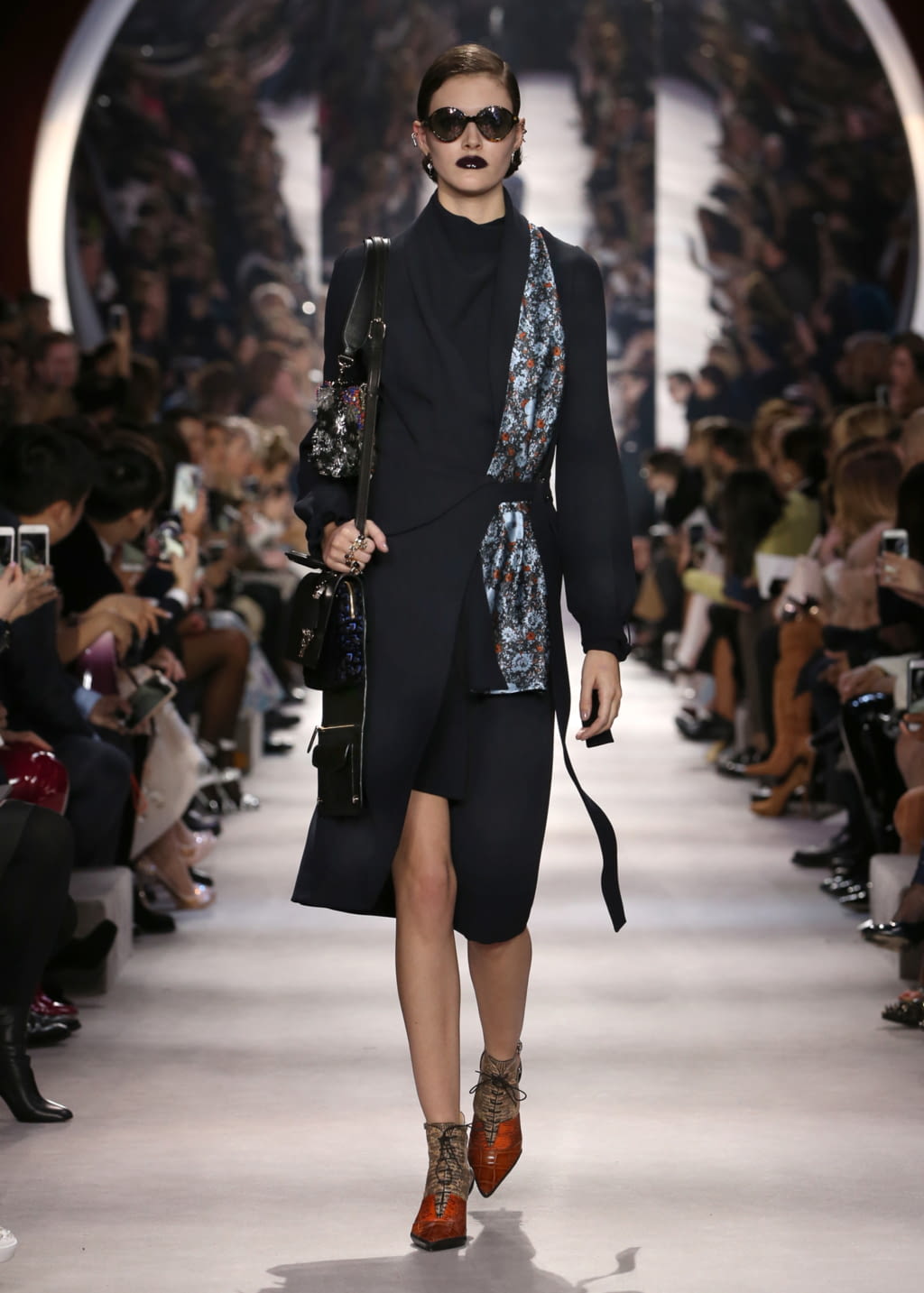 Fashion Week Paris Fall/Winter 2016 look 20 from the Christian Dior collection womenswear
