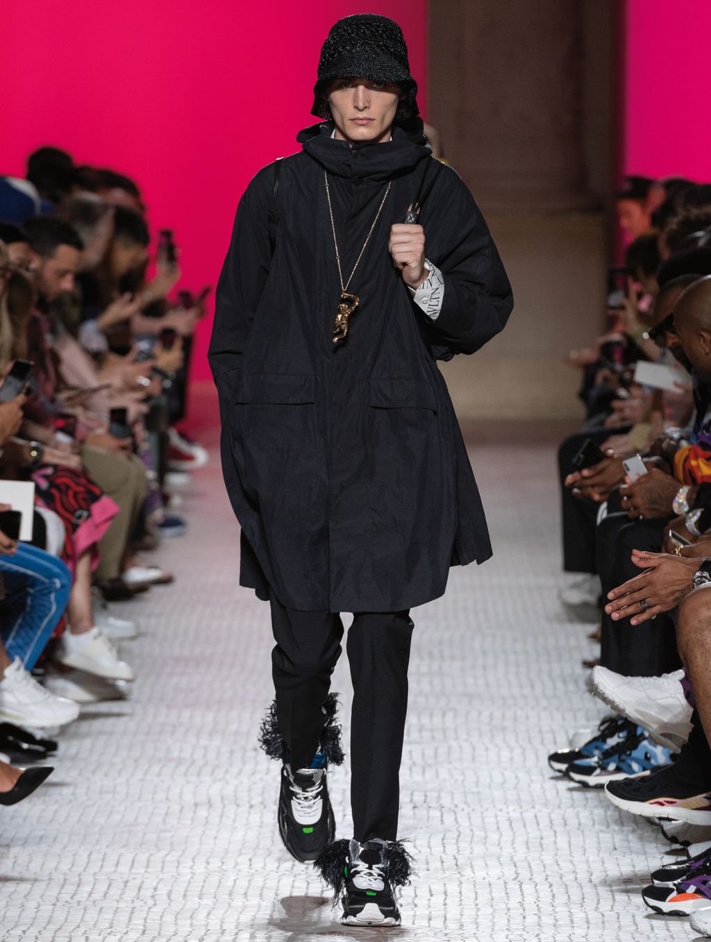 Fashion Week Paris Spring/Summer 2019 look 20 from the Valentino collection menswear