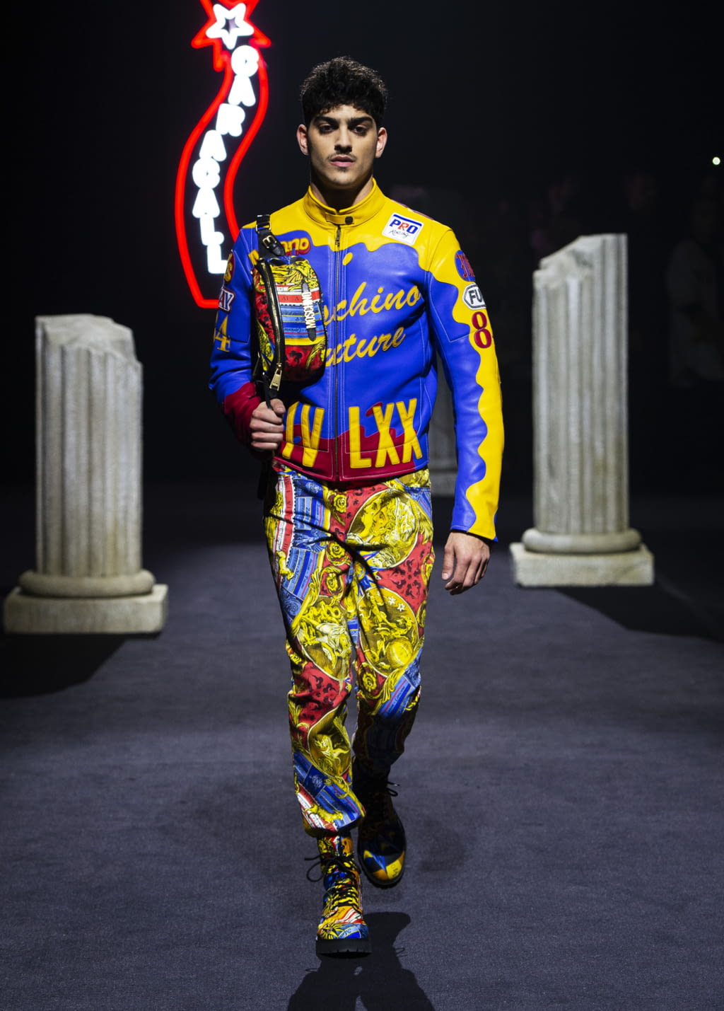 Fashion Week Milan Fall/Winter 2019 look 21 from the Moschino collection menswear