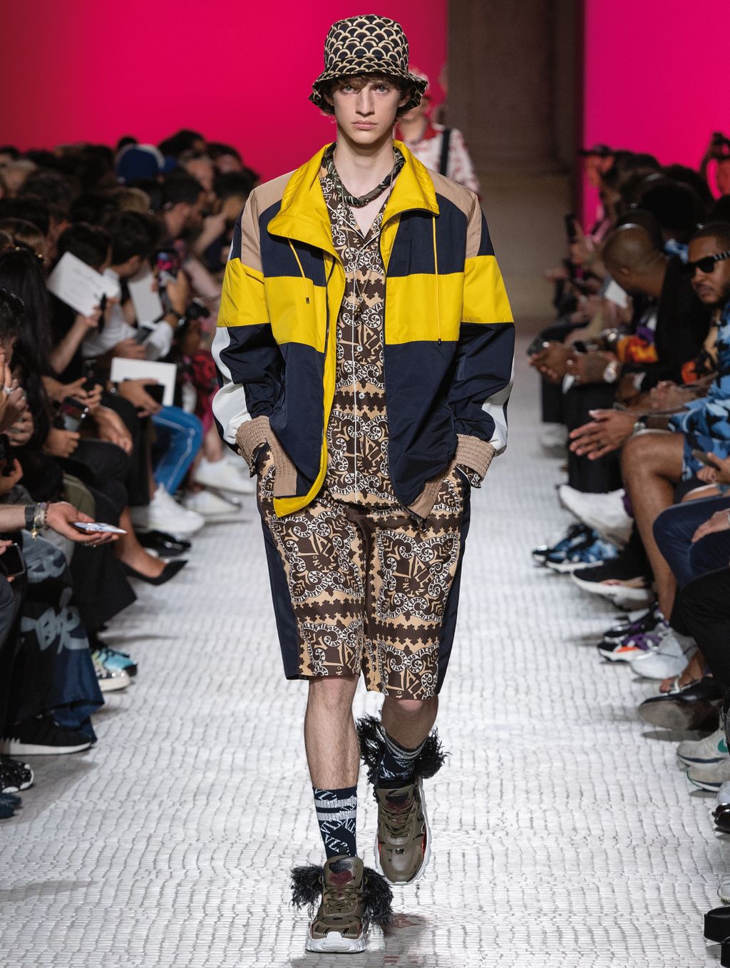 Fashion Week Paris Spring/Summer 2019 look 21 from the Valentino collection 男装