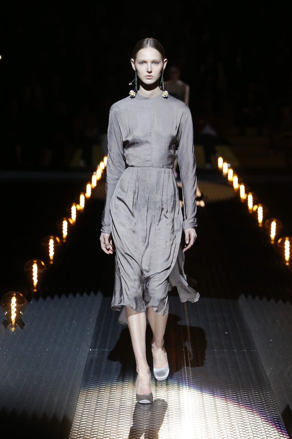 Fashion Week Milan Fall/Winter 2019 look 21 from the Prada collection womenswear
