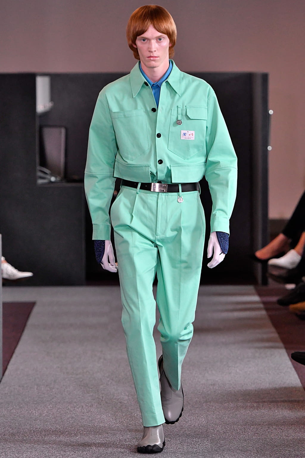 Fashion Week London Spring/Summer 2018 look 22 from the Xander Zhou collection 男装