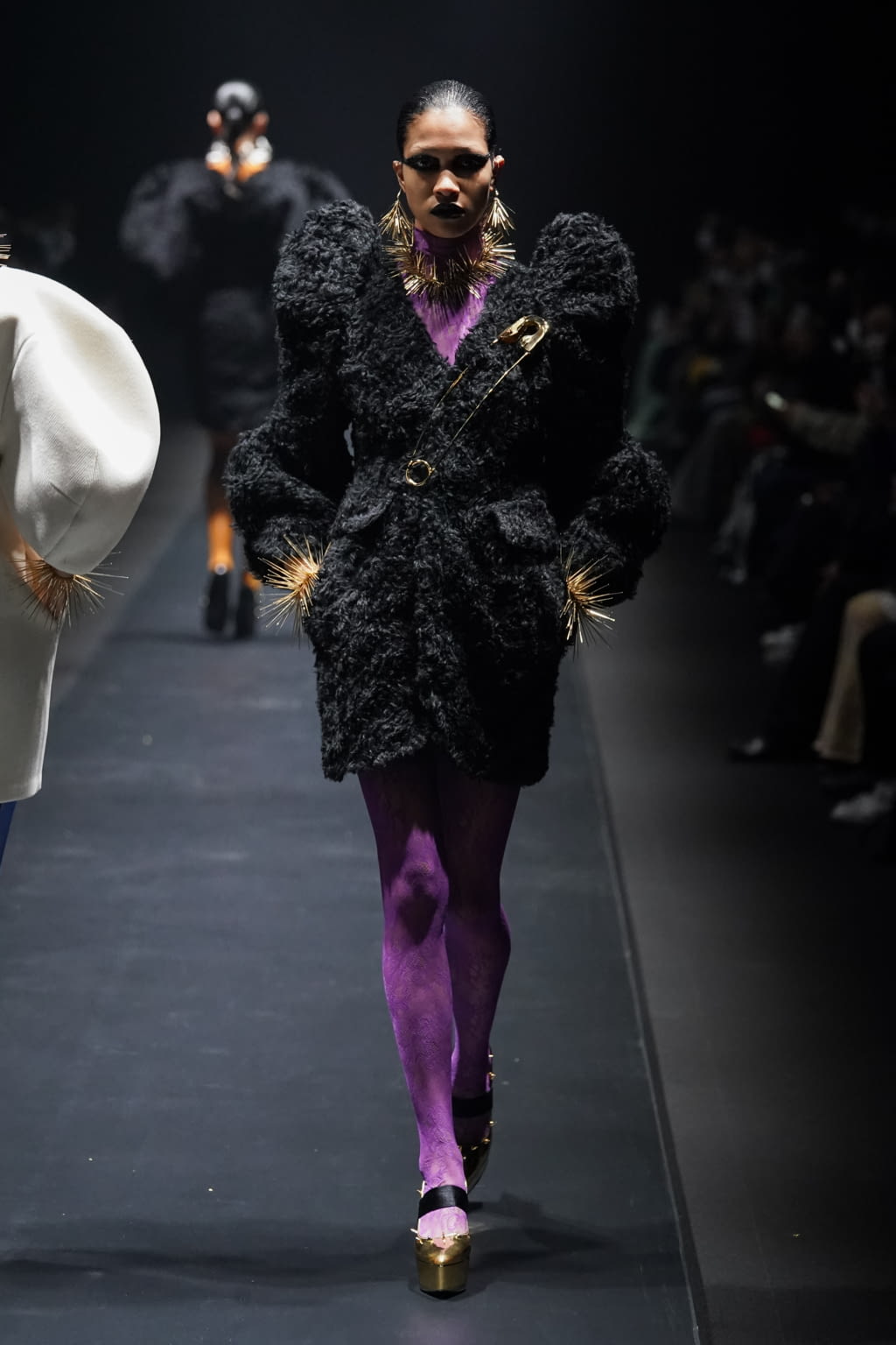 Fashion Week Paris Fall/Winter 2022 look 22 de la collection Undercover womenswear