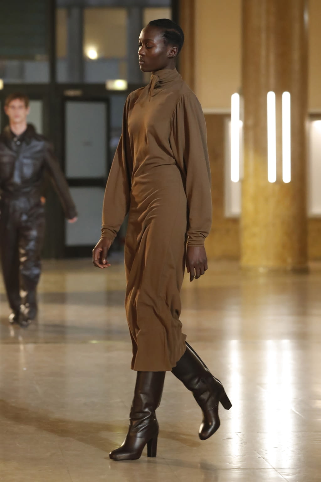 Fashion Week Paris Fall/Winter 2020 look 22 from the Lemaire collection womenswear