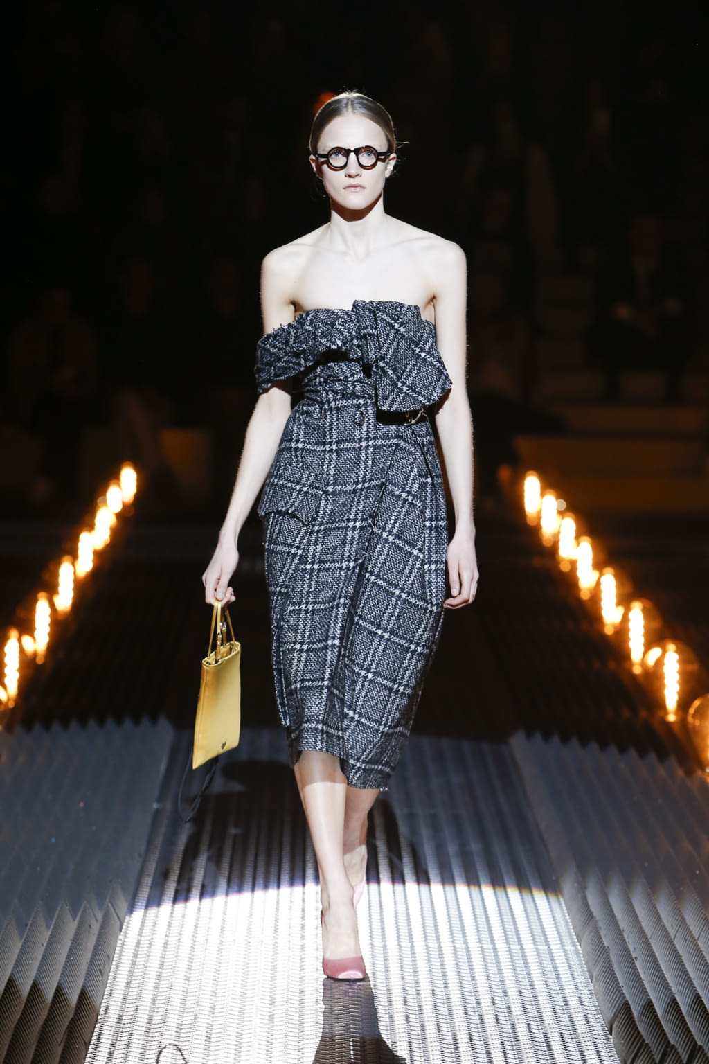 Fashion Week Milan Fall/Winter 2019 look 22 from the Prada collection 女装