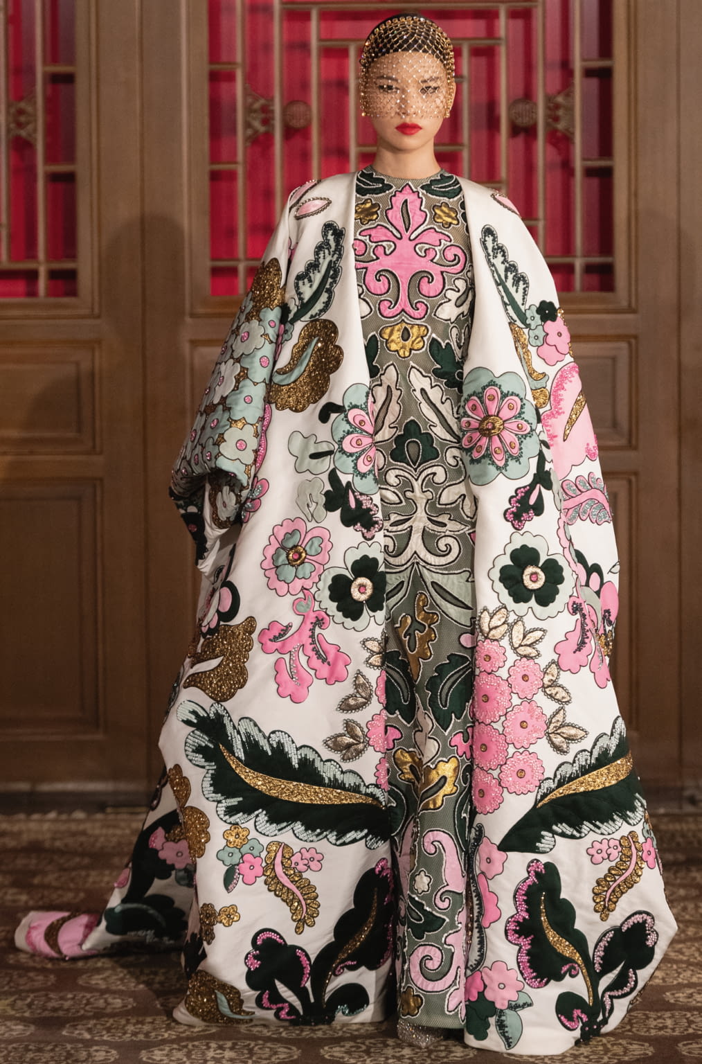 Fashion Week Paris Fall/Winter 2019 look 22 from the Valentino collection 高级定制