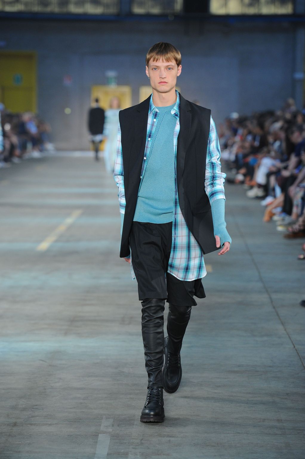 Fashion Week Milan Spring/Summer 2018 look 23 from the Diesel Black Gold collection 男装