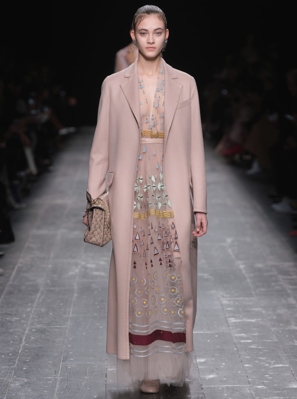 Fashion Week Paris Fall/Winter 2016 look 23 from the Valentino collection 女装