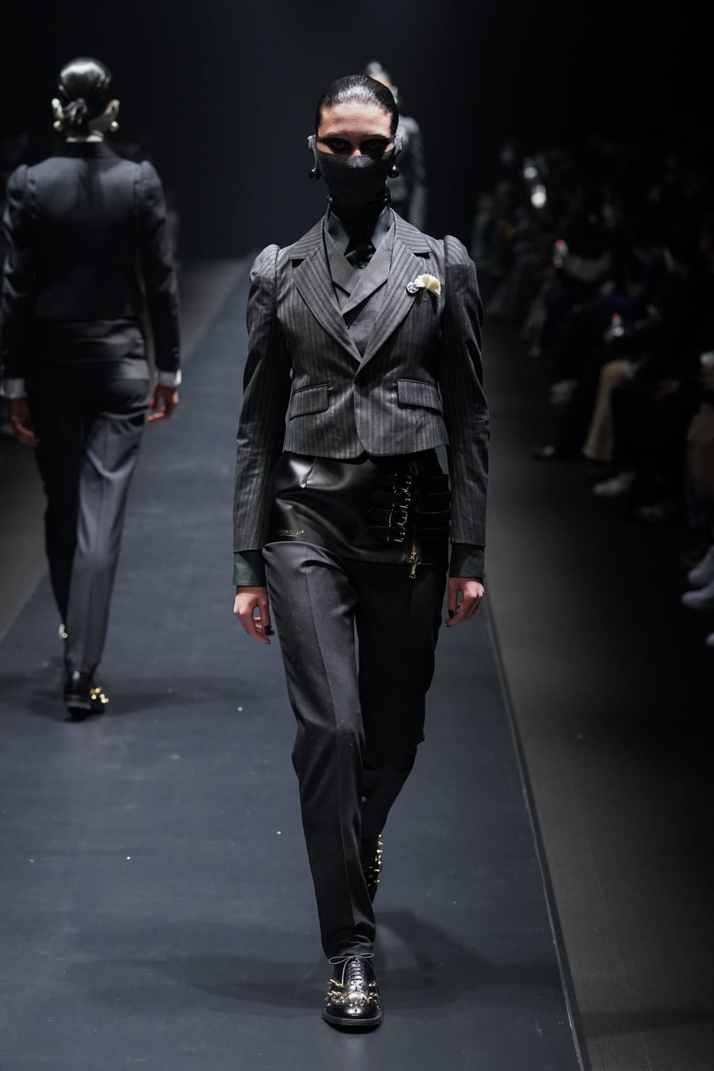 Fashion Week Paris Fall/Winter 2022 look 24 from the Undercover collection 女装